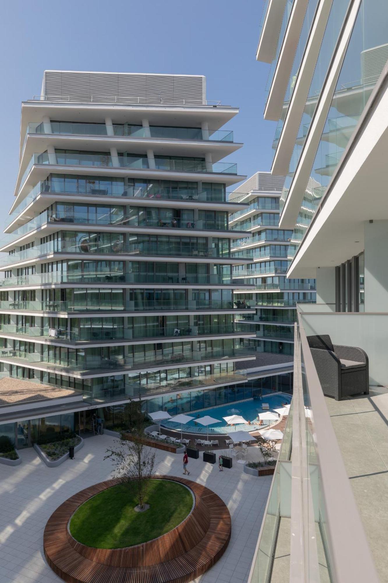 Royal Waves Resort & Spa - Apartment With Parking By Noclegi Renters ミエンジズドロイェ エクステリア 写真