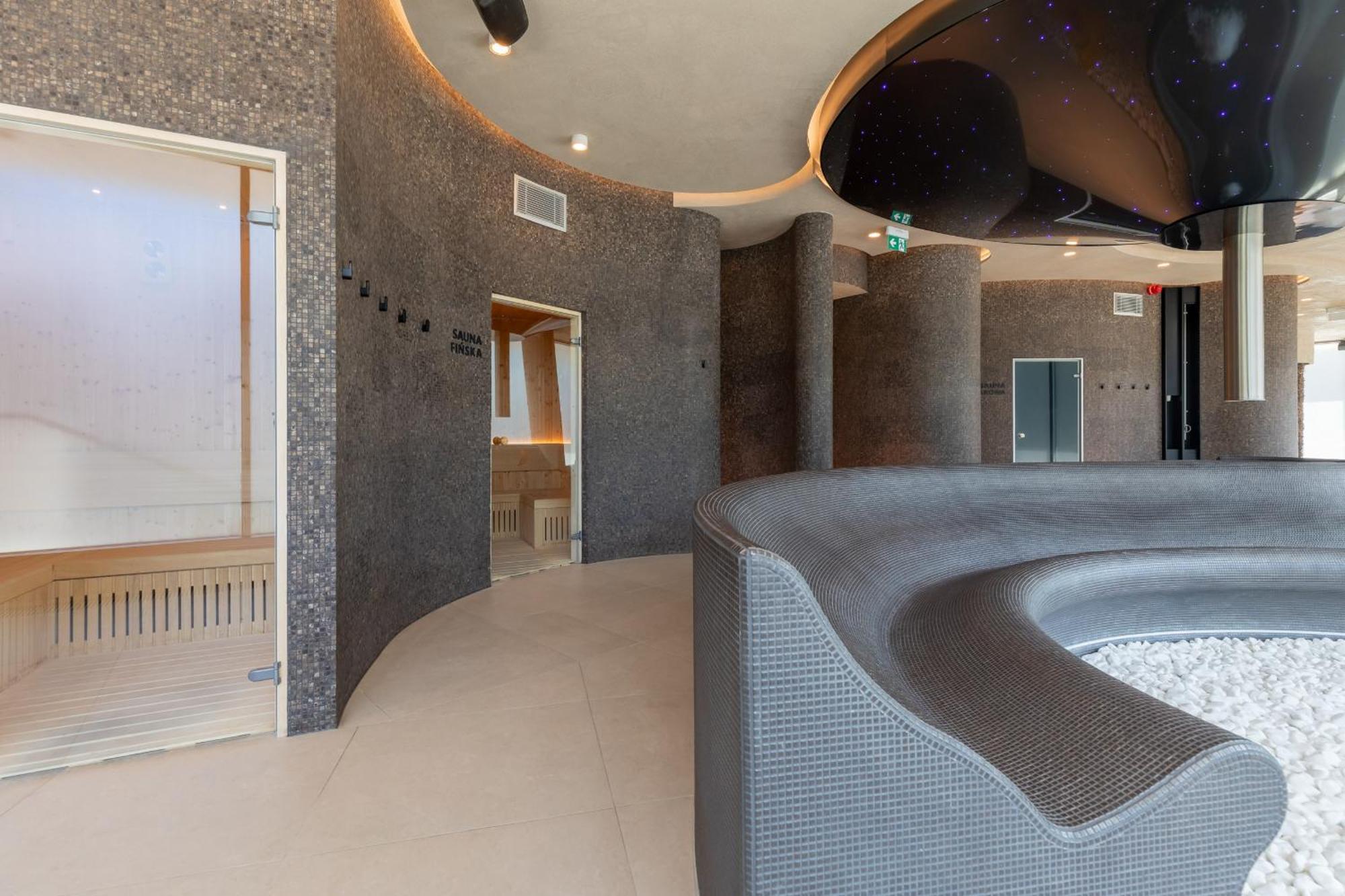 Royal Waves Resort & Spa - Apartment With Parking By Noclegi Renters ミエンジズドロイェ エクステリア 写真